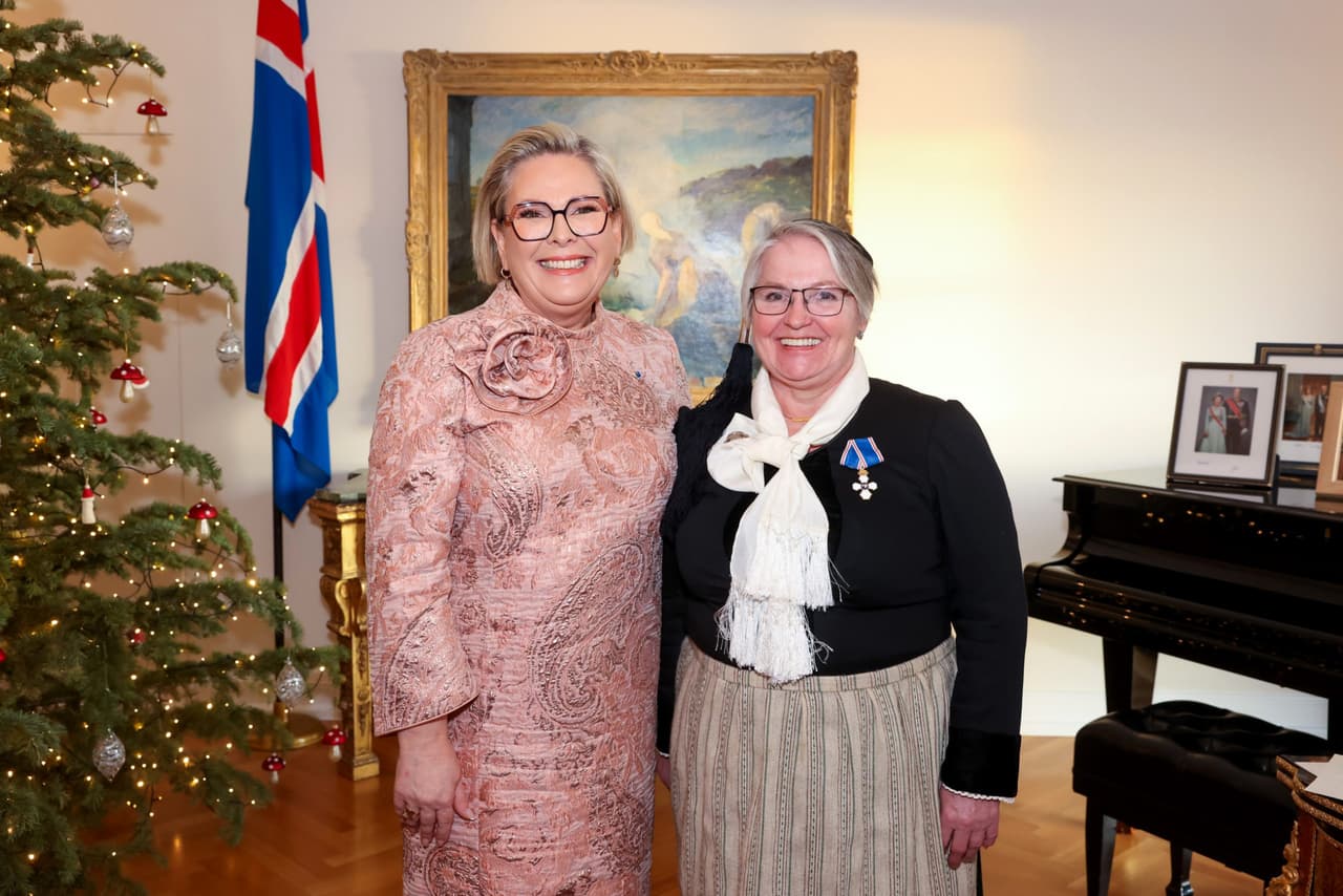Rósa Marinósdóttir sæmd heiðursmerki hinnar íslensku fálkaorðu